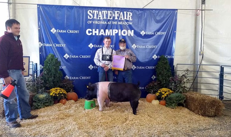 The Nixon Family with the Grand Champion Gilt at the 2014 Virginia State Fair