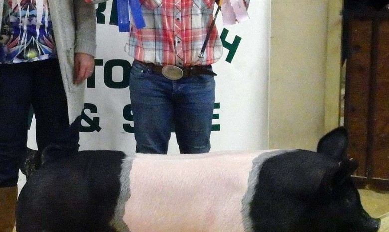 Madison Wooten with the Reserve Champion at the 2015 Albemarle 4-H Livestock Show