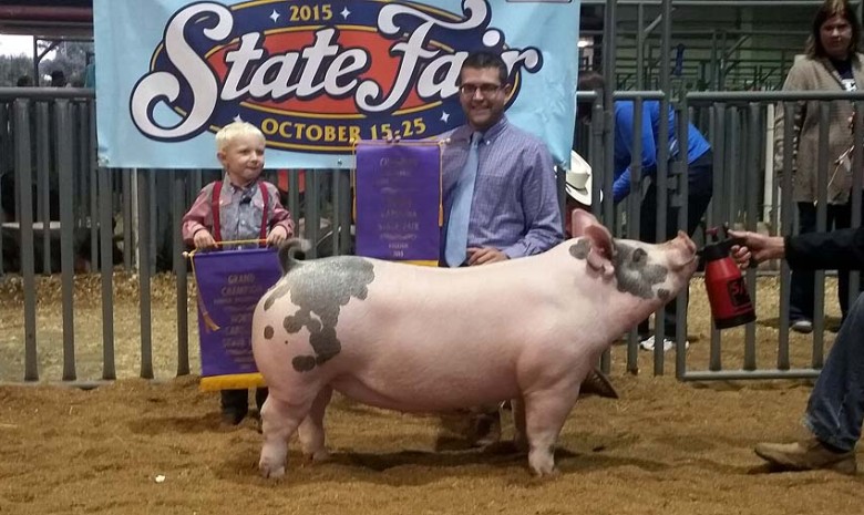 Zade Jennings with the Supreme Champion Gilt at the 2015 NC State Fair