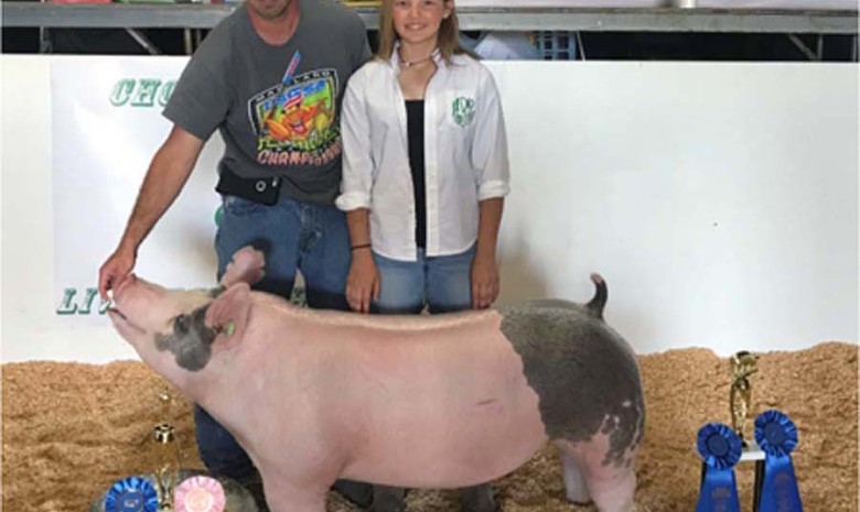 Hannah Pippins with the Grand Champion at the 2017 Chowan, NC 4-H Livestock Show