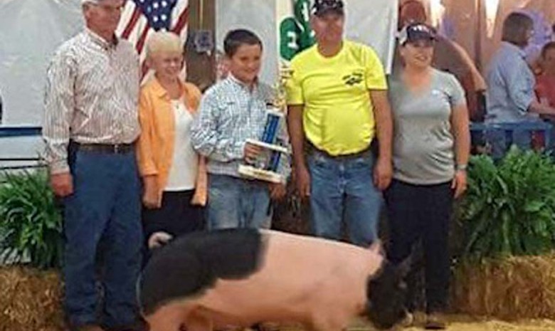 Shane Biggs with the Grand Champion at the 2017 Beaufort, NC Livestock Show