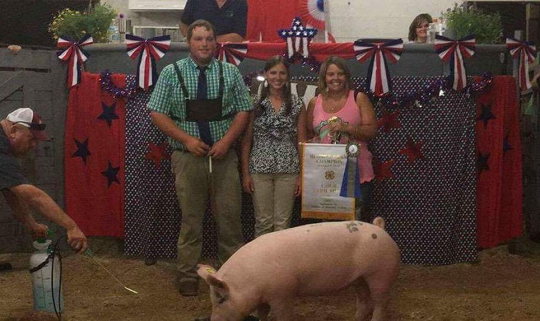 D. J. Dyer with the Reserve Champion at the 2017 CMR Farm Show