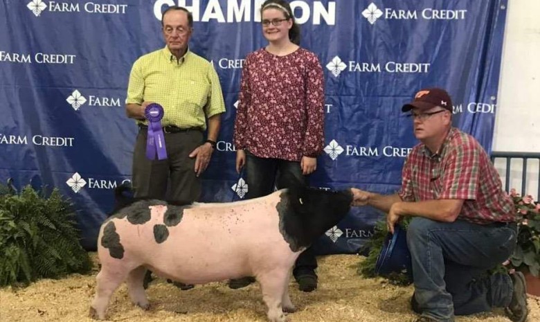 Leah Gentry with the Grand Champion Light Weight Gilt at the 2017 VA State Fair