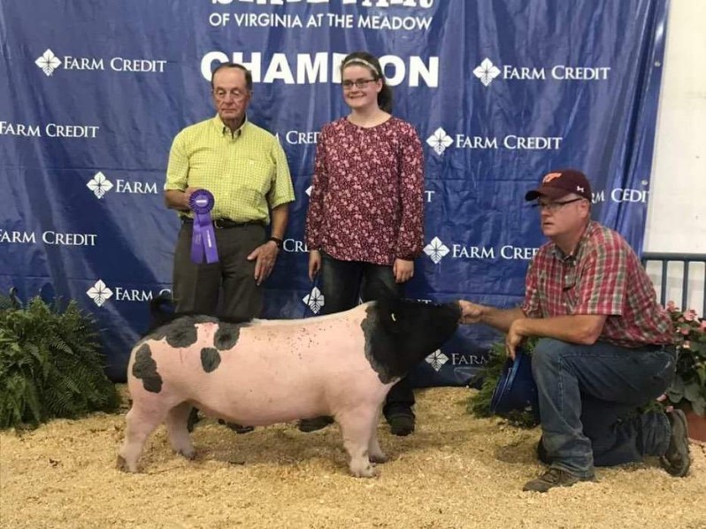 Leah Gentry with the Grand Champion Light Weight Gilt at the 2017 VA State Fair