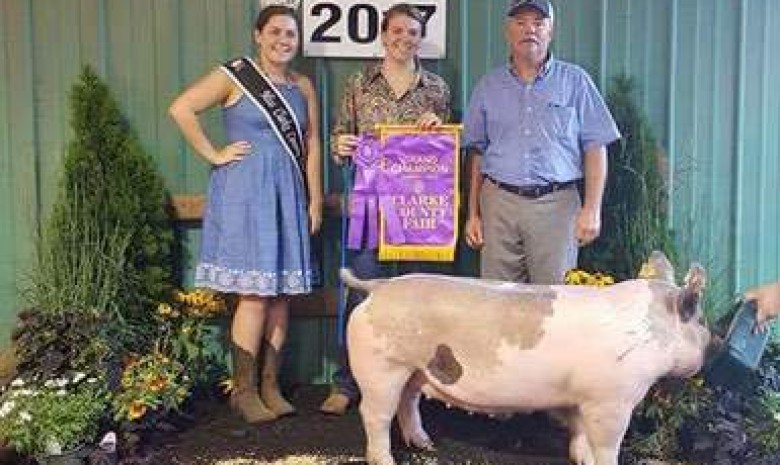 Mallory Unger with the Grand Champion at the 2017 Clarke County Fair