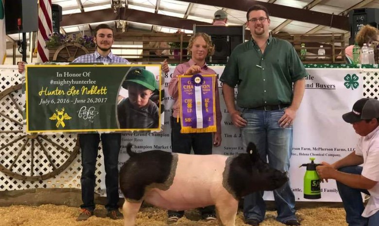 Hunter Ross with the Grand Champion at the 2019 Chesapeake, VA 4-H Livestock Show