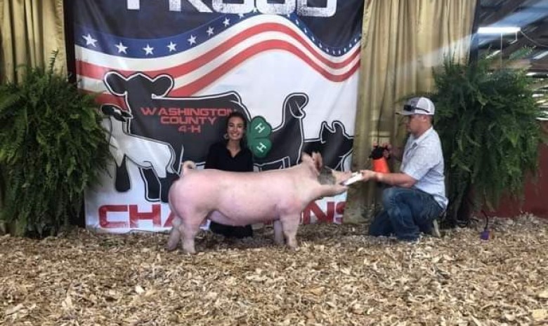 Reagan Glass with the Reserve Champion at the 2019 Washington County, NC Fair