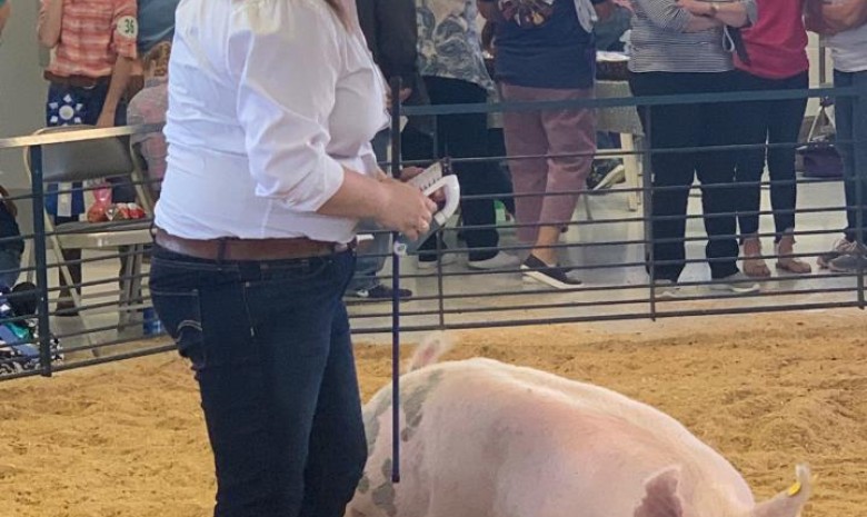 Naomi Spencer with the Reserve Champion at the 2019 Tyrrell County, NC Livestock Show