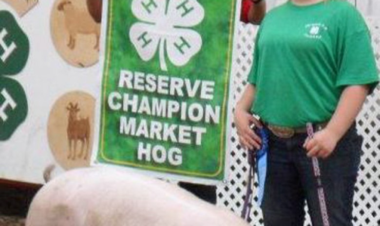 Kelsie Olah with the Reserve Champion Market Hog at the 2012 Chesapeake 4-H Livestock Show