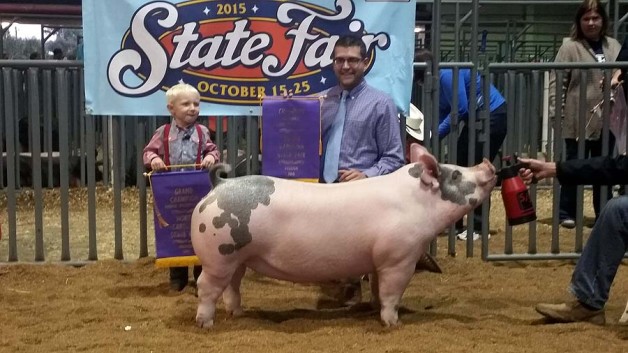 Zade Jennings with the Supreme Champion Gilt at the 2015 NC State Fair