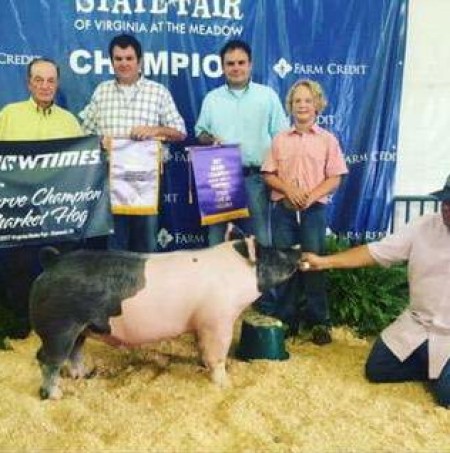 Hunter Ross with the Grand Champion Barrow: Reserve Overall Market Hog at the 2017 VA State Fair
