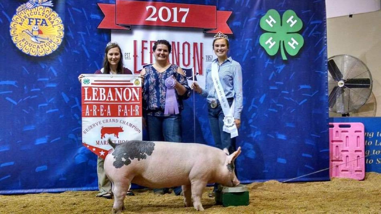 The Voight Family with the Reserve Champion at the 2017 Lebanon Co., PA